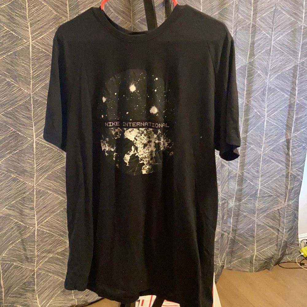 Men’s Nike International t-shirt in black. Size XL
